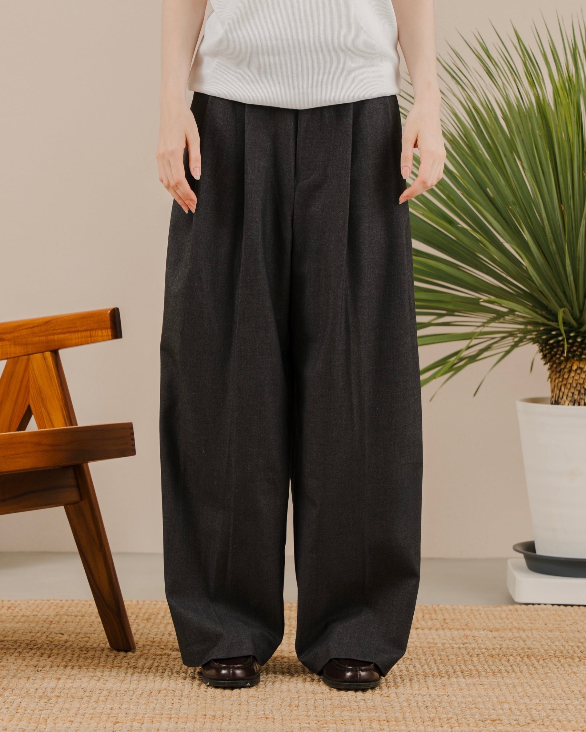 Wool Blend Deep tuck slacks