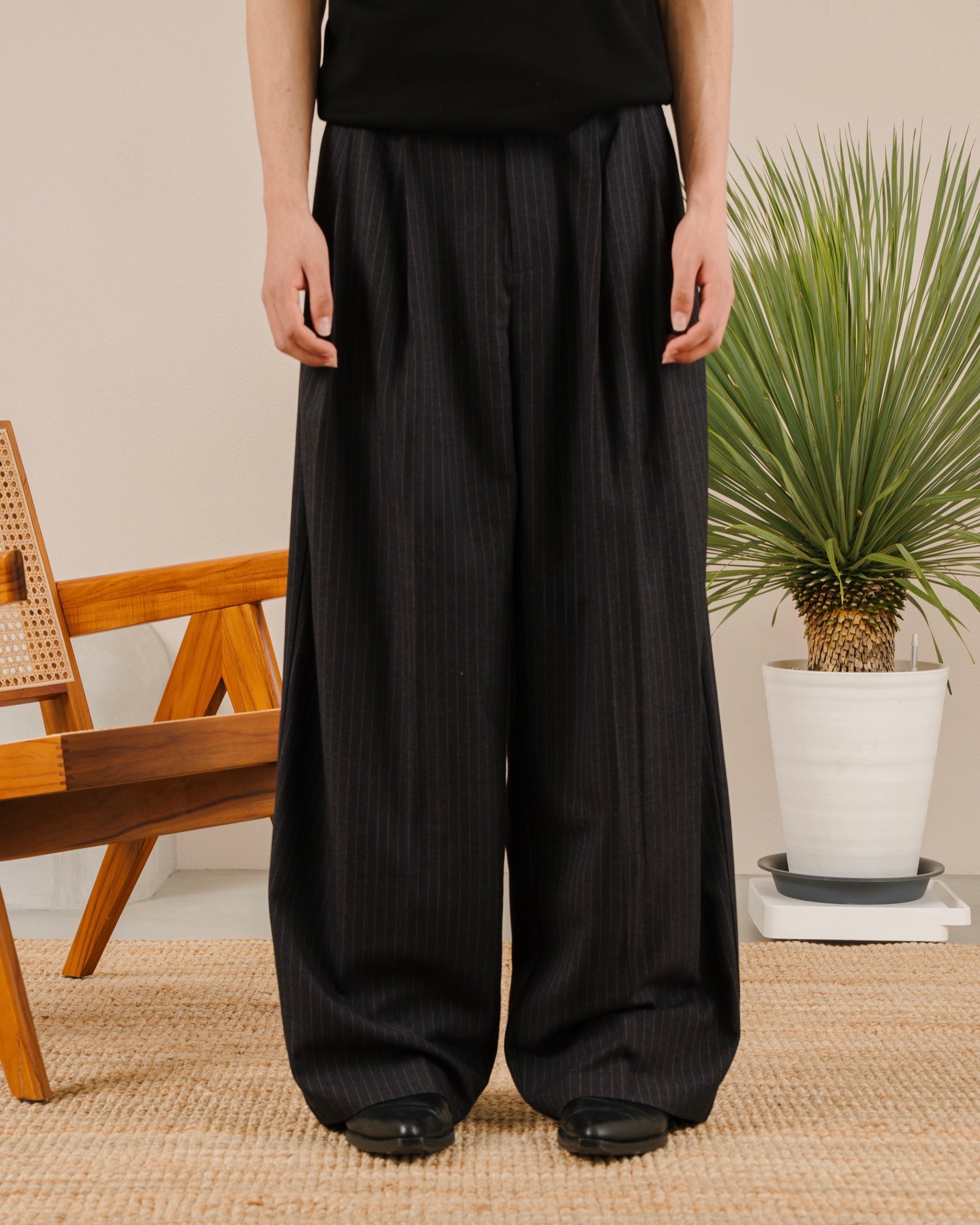 Deep tuck slacks stripe